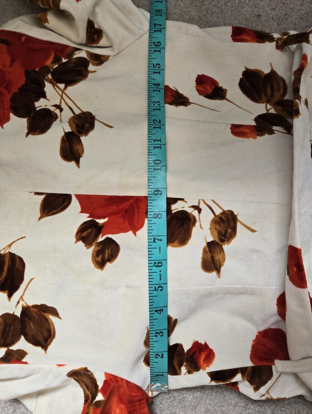Playlord Vintage Style Velvet Floral Wrap Coat with Faux Fur Collar. Size 2 - Picture 11 of 13
